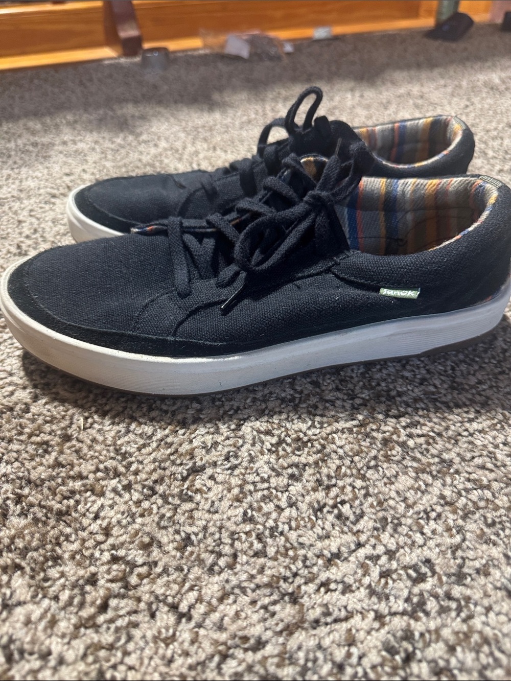 Sanuk Men’s Black Canvas Low-Top Sneakers with Striped Lining